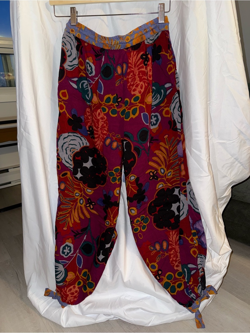 Anthropologie Multicolor Floral Cropped Drawstring Pants, size xs - Picture 2 of 3
